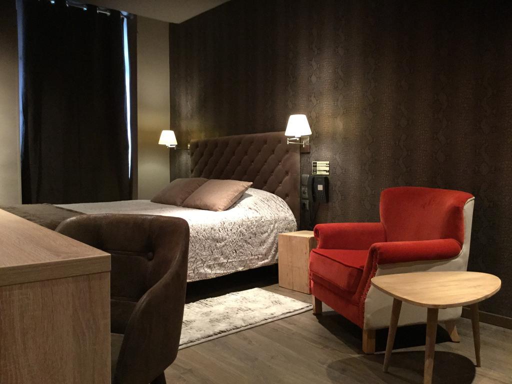 Hotel Du Commerce Montauban Rum bild
